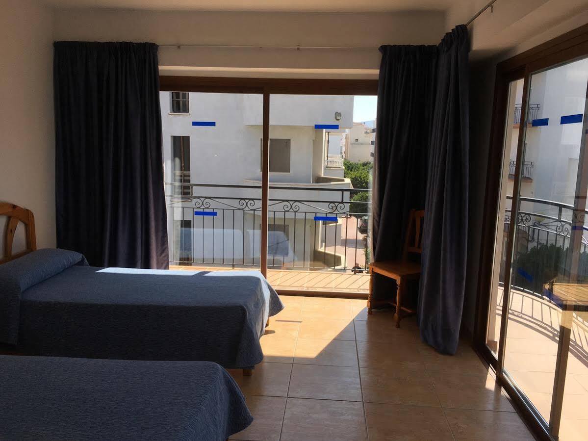 Hostal Residencia Nicolau Sant Antoni de Portmany Dış mekan fotoğraf